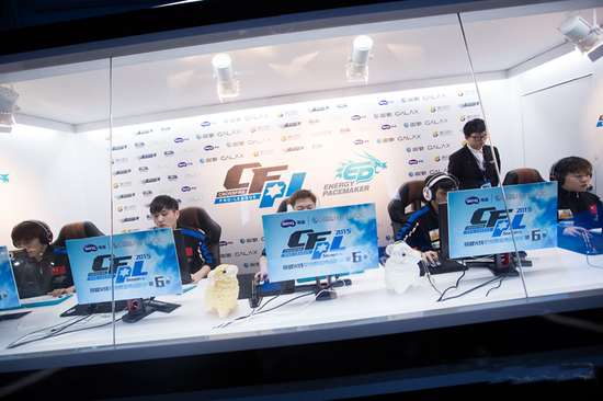 足球比赛中 足球比赛中