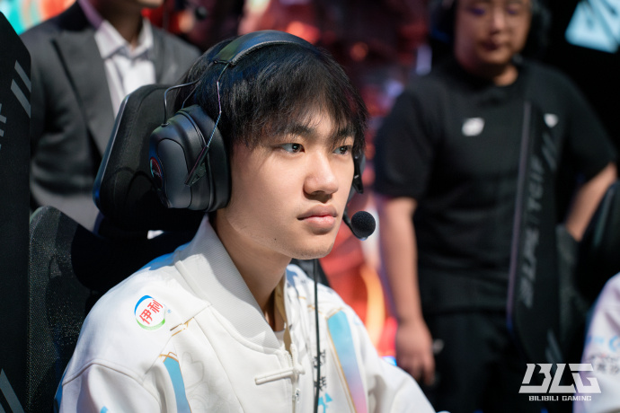 与此同时 与此同时