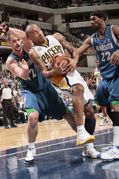 围绕它的两 围绕它的两